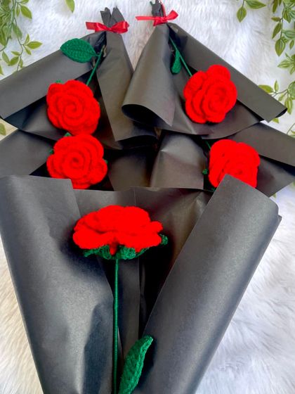 An arrangement of single-stem red roses. They are perfect for gifting individually or for creating your own custom bouquet.