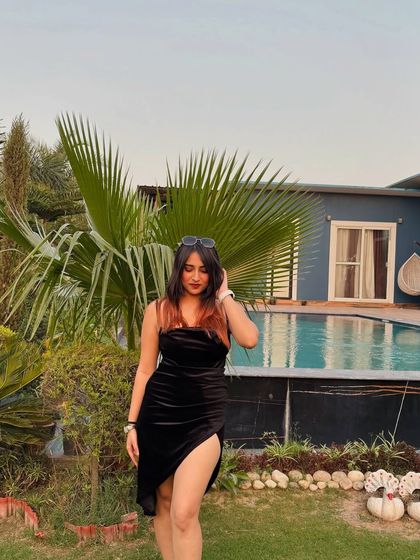 A final shot of my poolside birthday look. This is a great example of a stylish and fun birthday outfit.