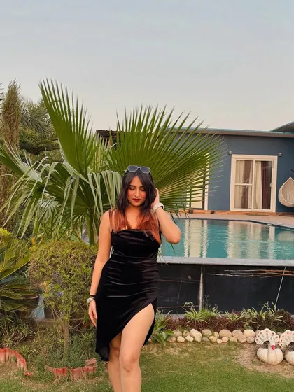 A final shot of my poolside birthday look. This is a great example of a stylish and fun birthday outfit.