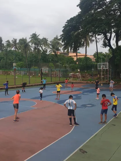 Athletes warming up on the basketball court, a typical start to a session where we prepare both physically and mentally for the work ahead.