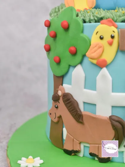 A 2D horse and apple tree on the side of the farm cake.