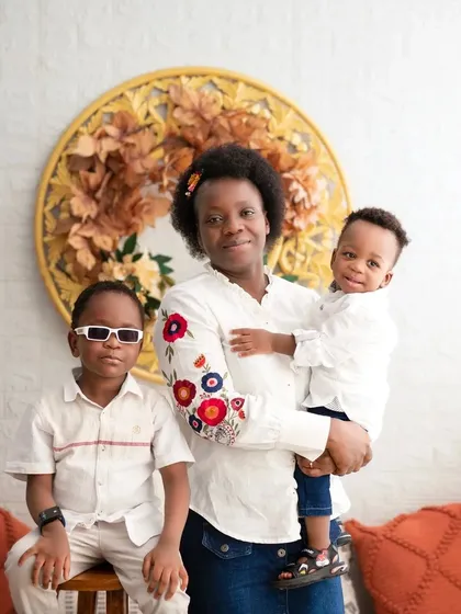 A fun and cool portrait. The older son dons sunglasses, adding a touch of personality to this memorable family photoshoot.