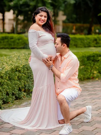 A sweet moment with the father-to-be kissing the baby bump. These are the memories that families will treasure for years to come.