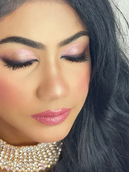 Soft, romantic, and glowing. This look features a beautiful pink shimmer on the eyelids, paired with wispy lashes that enhance the eye shape for a dreamy, ethereal effect.