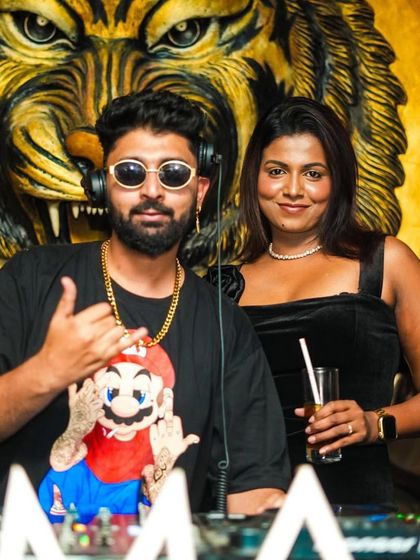 Posing with my 'V' Nasha partner at Badmaash.