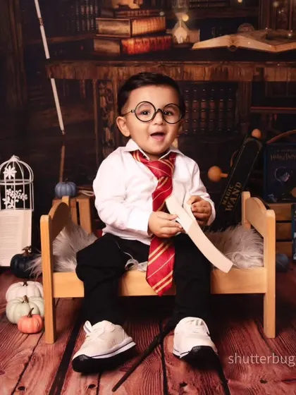 For the little wizard in your life, our Harry Potter themed shoot is pure magic. We use creative lighting and props to bring the enchanting world of Hogwarts to our studio.