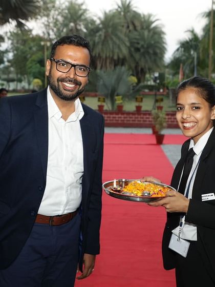 A warm welcome for our Partner, Saurabh Bindal, as he arrives at the Indore Institute of Law for the Lex Bonanza International Law Fest.