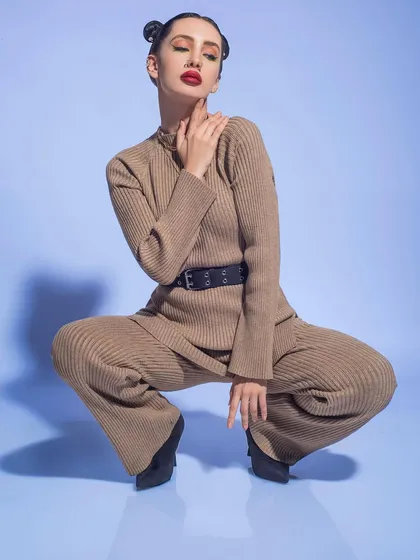 This ribbed knit co-ord set in a neutral brown is perfect for a chic and comfortable winter look. I styled it with a statement belt and bold red lip for a touch of high-fashion flair.