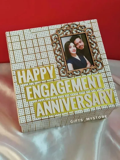 The full "Happy Engagement Anniversary" hamper box, personalized with the couple's photo.