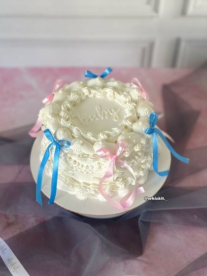 Whisk It - Custom Designer Cakes Vintage Drama: Lambeth & Retro Styles photo 9