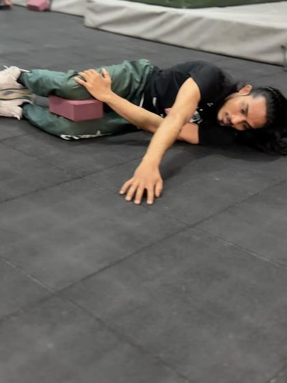 This side-lying windmill is a fantastic thoracic opener. Our mobility workshops include moves like this to improve posture and upper body rotation.