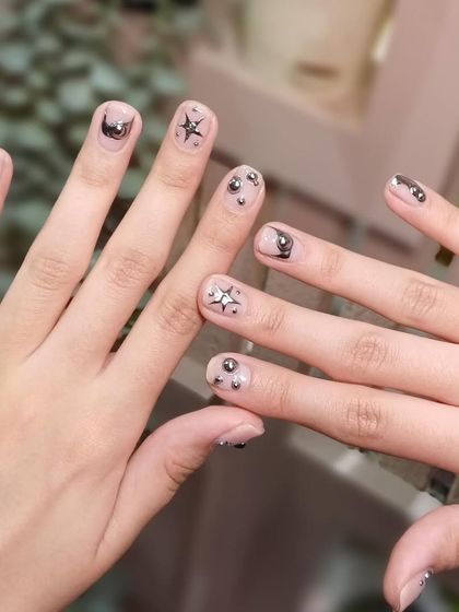 Custom Hand-Painted Nail Art photo 9