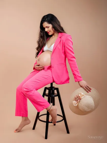 Who says maternity style can't be bold and modern? This vibrant pink suit is for the confident mama who wants to celebrate her pregnancy with a chic and powerful statement. It's all about capturing your unique personality.