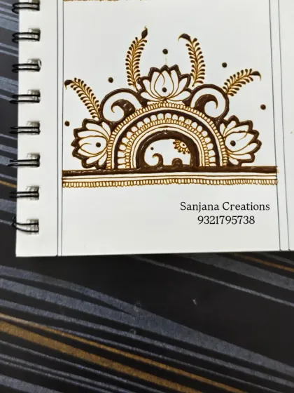 The final version of our startup design practice. From a simple arch to a full, elegant motif, this is the kind of progress you can expect in my 40-day mehndi course.