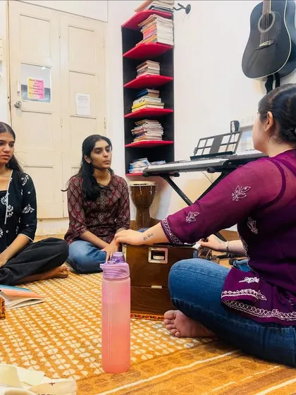 Our Hindustani vocal course creates a traditional and focused learning environment. Here, students are seated on the floor, fully immersed in a lesson with their coach, learning the nuances of Indian classical vocal techniques.