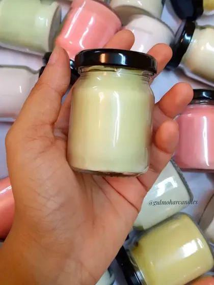 This is our lime-scented mini candle. The fresh, invigorating scent is perfect for purifying the air and energizing your space.