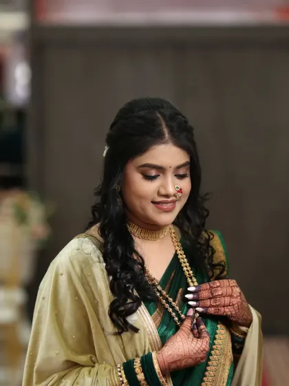 This bride looks serene and beautiful. Her hair is styled in soft waves, and the makeup is kept natural and dewy to match the daytime event.