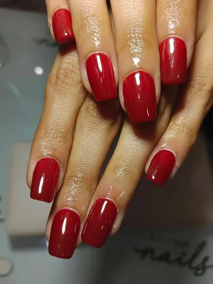 You can never go wrong with classic red for a celebration. These square-shaped gel extensions in a deep, glossy red are perfect for the wedding season.