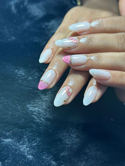 Another angle of this beautiful and delicate floral design.