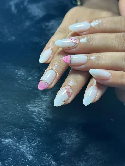 Another angle of this beautiful and delicate floral design.