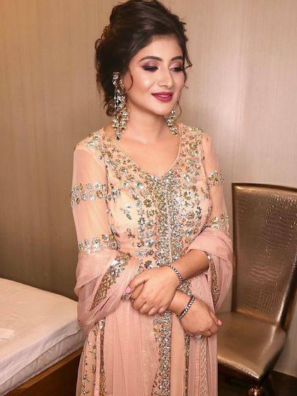 The complete look from head to toe. She looks absolutely gorgeous in her embellished peach outfit, with makeup that is both glamorous and perfectly balanced.