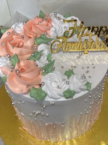 A lovely anniversary cake with peach and white roses, perfect for a romantic celebration.