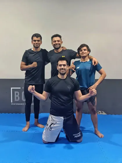 An open learning session with the crew, cross-training between BJJ, Kickboxing, and Eskrima. We believe in being well-rounded.