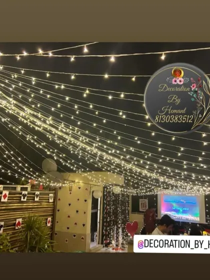 I can transform any space, including terraces and outdoor areas. This canopy of fairy lights creates a magical, starry night effect, perfect for a romantic dinner or a larger celebration under the open sky.