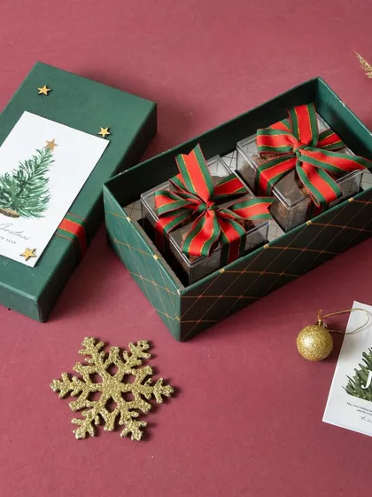 Our Jingle Bell Christmas Hamper is a simple yet delightful gift, featuring cinnamon chocolate almonds and brownie bites in a festive green box.