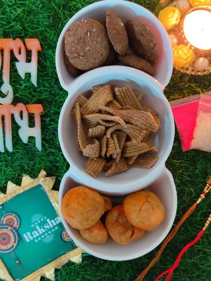 Shubh Labh for your family this Raksha Bandhan. Our snack platter with Ragi Cookies, Ragi Chips, and Khasta Kachori is a healthy and delicious way to celebrate.