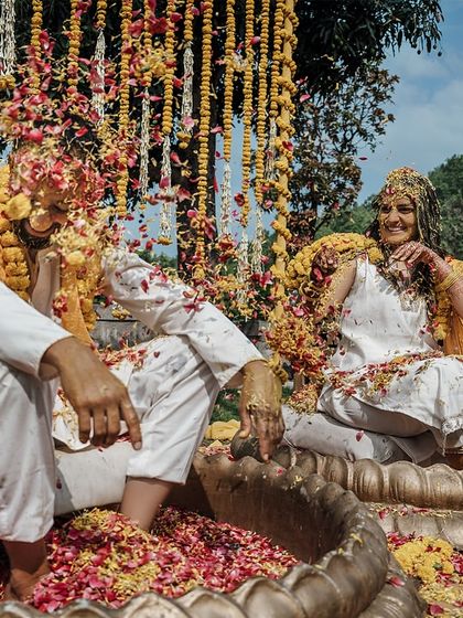 Haldi, Mehndi & Sangeet: Poori Masti & Dhamal photo 18