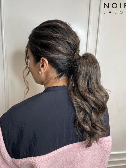 A festive season upstyle that is both elegant and modern. This chic ponytail with soft waves is perfect for any party or event.