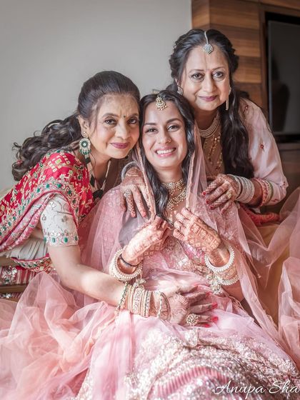 Friends & Family: The Heartbeat of the Wedding photo 20