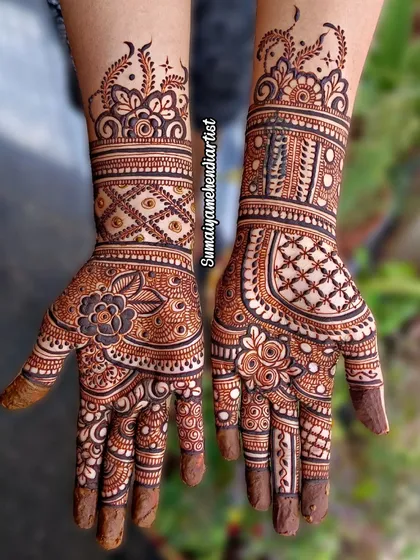 A lovely semi-bridal design that combines floral elements on the palm with geometric patterns on the wrist. It's a great choice for engagement parties or festivals.