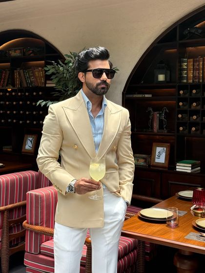 The details matter. From the lapel roll to the button stance, every element of our double-breasted suits is carefully considered.