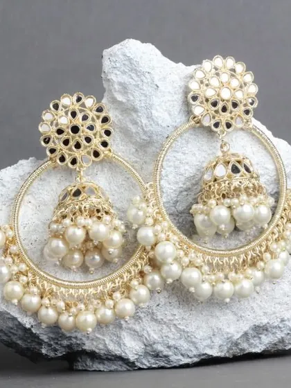 The timeless elegance of white pearls. Our mirror work chandbali hoops in a classic pearl version, perfect for any traditional outfit.