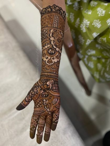 Full Bridal Mehendi (Hands) photo 31
