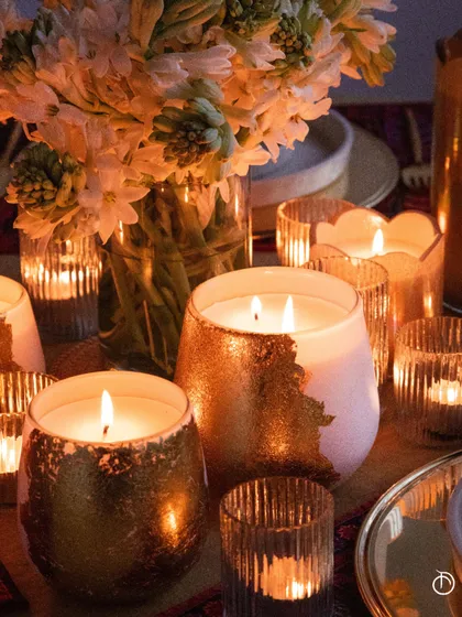 My Modern Matt collection is a study in elegant contrasts. The smooth, foiled ceramic jars are perfect for adding a touch of sophisticated shimmer to your decor. Infused with our warm Mahogany Musk scent, they create a cozy and inviting atmosphere.