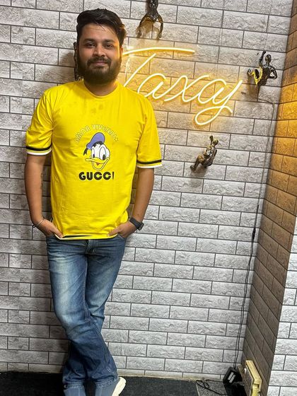 My current vibe is working for the lifestyle I promised myself. I want to help other entrepreneurs achieve the same by providing expert financial guidance and support.