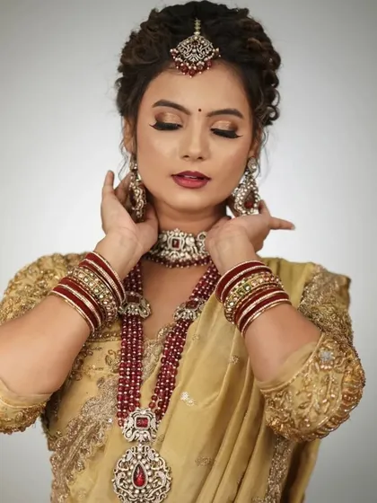 This bride is wearing a stunning Victorian set with red stones for her reception. The combination of pearls and colored stones is very elegant.