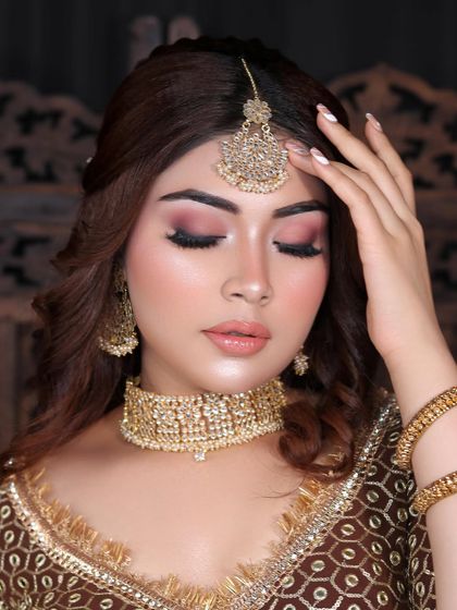 A flawless engagement look with soft pink smokey eyes and a nude lip. This is a perfect example of the subtle yet glamorous makeup we teach.