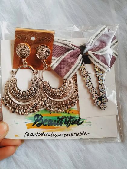 I also source cute accessories to add to my hampers, like these beautiful oxidized silver earrings and a stylish hair clip.