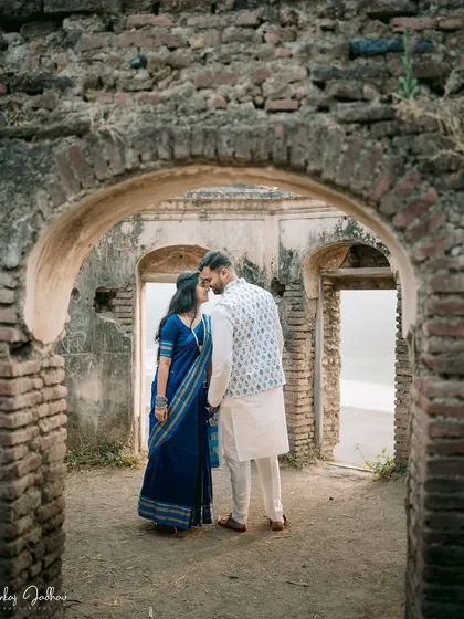 A tender moment framed by the beautiful arches of a historic structure. This shot uses architecture to create a sense of intimacy and seclusion for the couple.