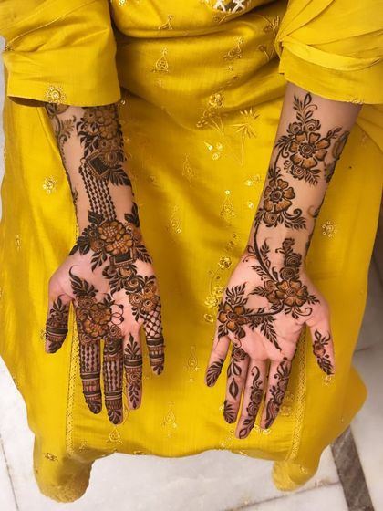 Hajira Mehendi Artist - Mehndi Artist Services Modern & Minimalist Designs photo 13