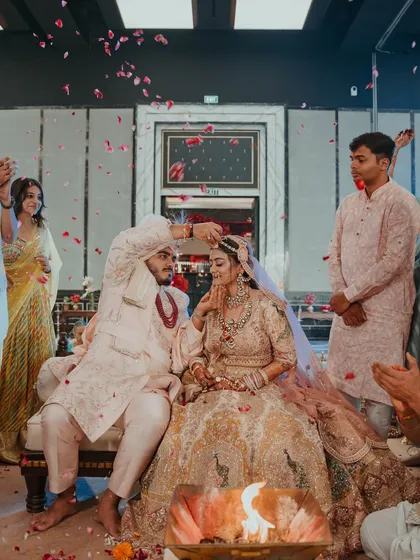 A tender moment during the wedding rituals, as the groom applies sindoor. We create an intimate and sacred atmosphere, allowing the couple to be fully present in these timeless traditions.