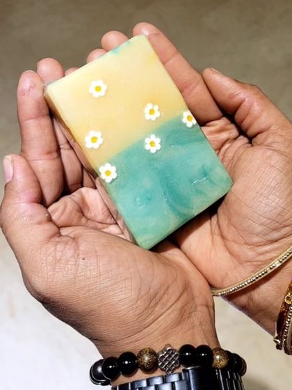 This Aloe Vera and Daisy soap is one of my favorites to photograph. The simple, cheerful design and gentle ingredients make it a perfect everyday bar.
