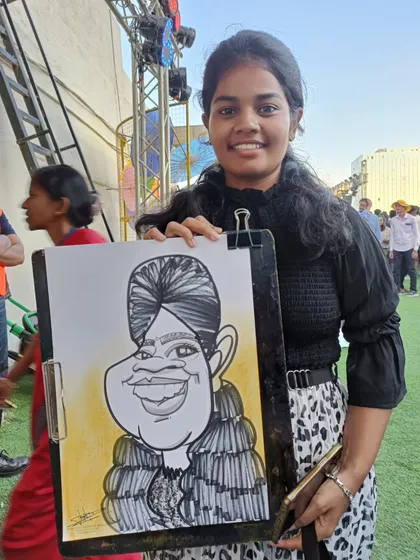 This guest's turban was a great feature to draw at the Anime Fan Fest.