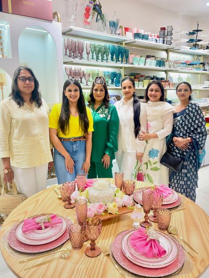 The full group of attendees at our Nestasia workshop. It was a memorable day of learning, styling, and connecting with fellow decor enthusiasts.