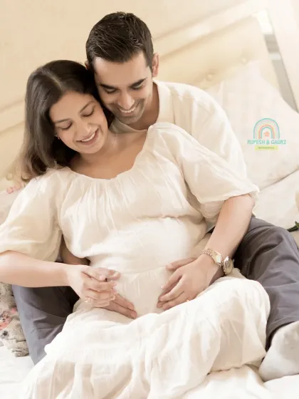There's a special kind of magic in capturing your journey right in the comfort of your own home. This in-home lifestyle session is all about soft light, real smiles, and the quiet joy of waiting for your little one.