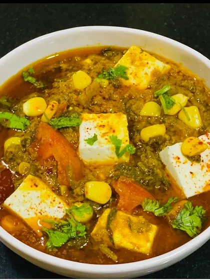 Paneer is a versatile fatty protein that's perfect for Indian cooking. Here, it's cooked in a spinach and tomato gravy with a bit of corn. To make it fully low-carb, you can easily skip the corn and add more almonds to the gravy.